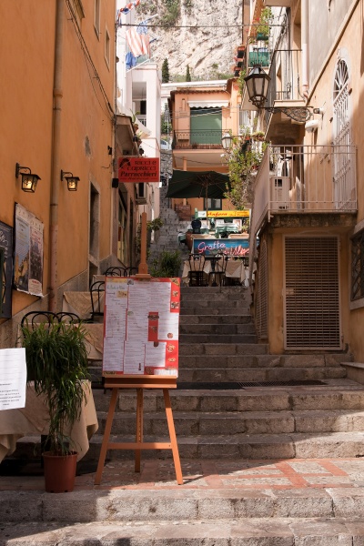 201009-Sicile-3110-p4.jpg - 22/09/2010-Taormine(Sicile)-Les ruelles