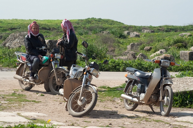 20090312-6116-p3.jpg - 13/03/2009-Syrie-Cite romain d'Apamée-->Rassemblemnt de mobylettes