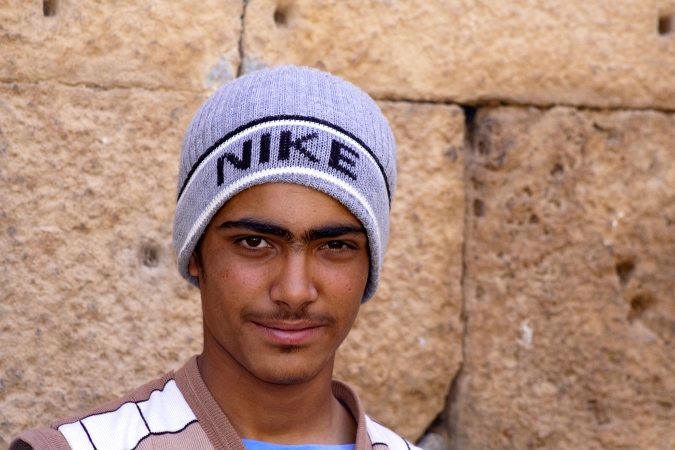 20090308-1147p3.jpg - 20090308-Syrie-Bosra-->Vendeur Nike