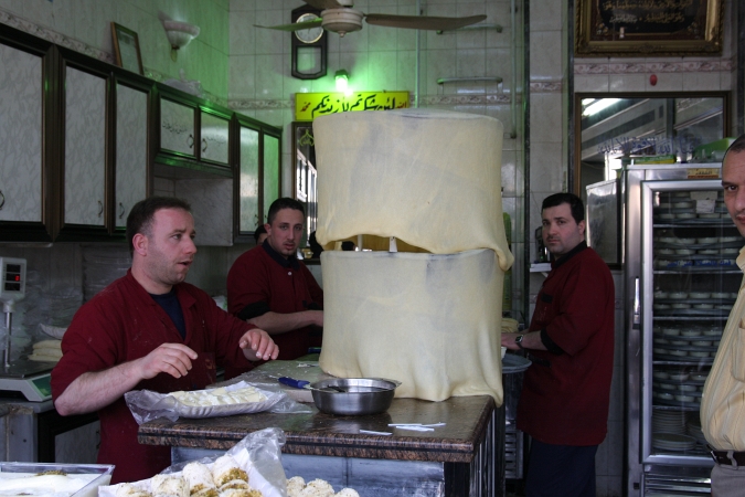 20090312-6209-p4.jpg - 13/03/2009-Syrie-Ville d'Hama-->Patisserie