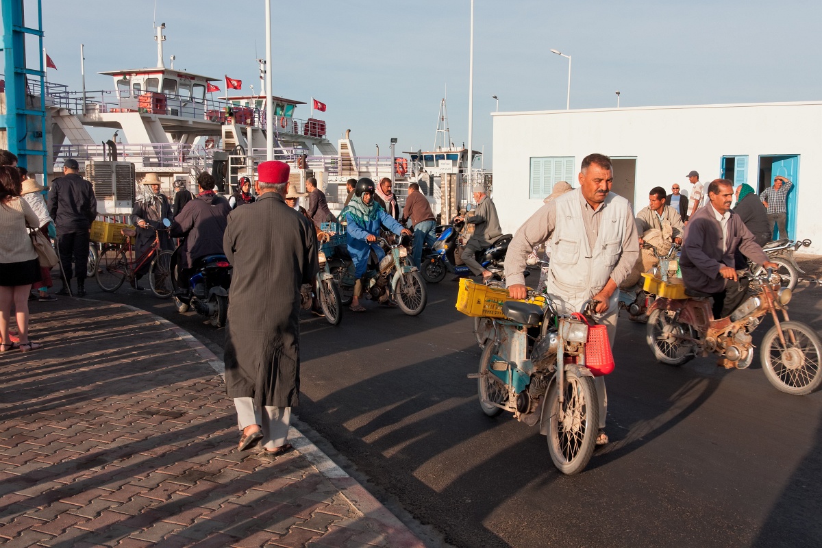 20121110-3120-p4.jpg - 10/11/2012-El Ajim(Tunisie)-Le bac vers le continent